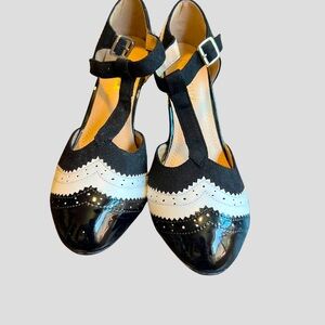 Chase & Chloe Kimmy Retro D'Orsay Spectator T-Strap Heels Pumps